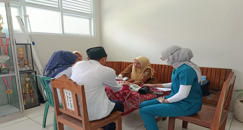 Laboratorium Mobile CKG 2026 Hadir, Pendidik dan Tenaga Kependidikan MA. Al-Azhar Sale Jalani Pemeriksaan Kesehatan