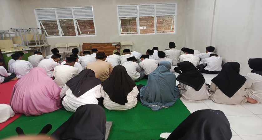 Istighosah Bersama Warnai Pagi Jum’at di MA Al-Azhar Sale di Bulan Ramadhan 1447 H