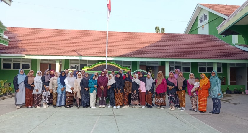 Semangat Kartini Menggema di Madrasah: Upacara Khidmat Penuh Makna di MA Al-Azhar Sale