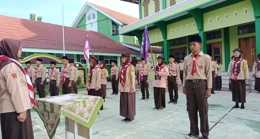 Menyiapkan Pemimpin Muda Berkarakter, MA. Al-Azhar Sale Kukuhkan Pengurus Dewan Ambalan Baru