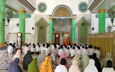 Istighosah Jumat, MA. Al-Azhar Tumbuhkan Rasa Syukur dan Kepedulian pada Warga Madrasah