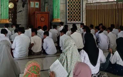 Istighosah Jumat Bersama, Perkuat Ibadah dan Khidmah Warga MA. Al-Azhar Sale